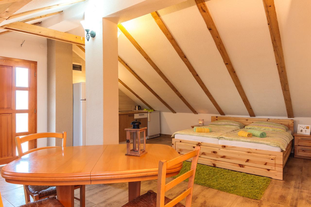 Apartments Fairy Land 拉科维察 外观 照片